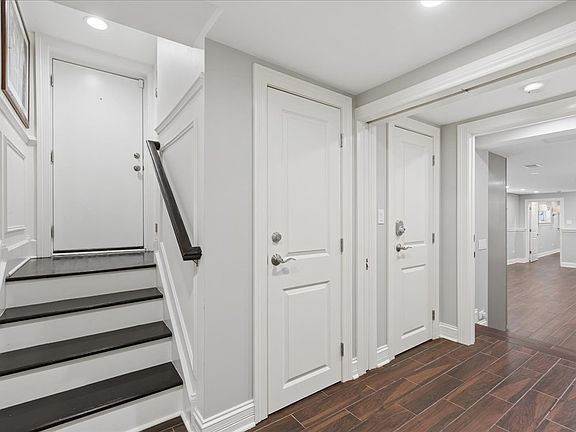 3rd image of 1441 W Wolfram St #G