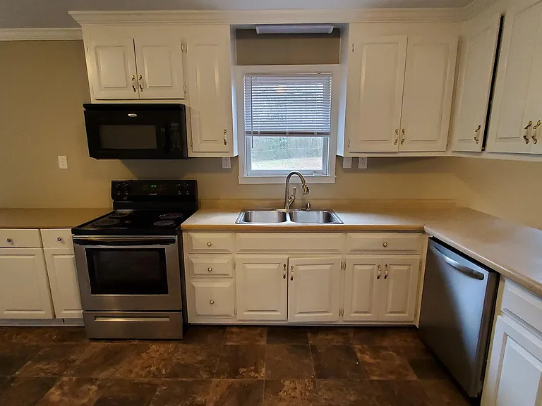 180 N Burson Ave — Photo 10