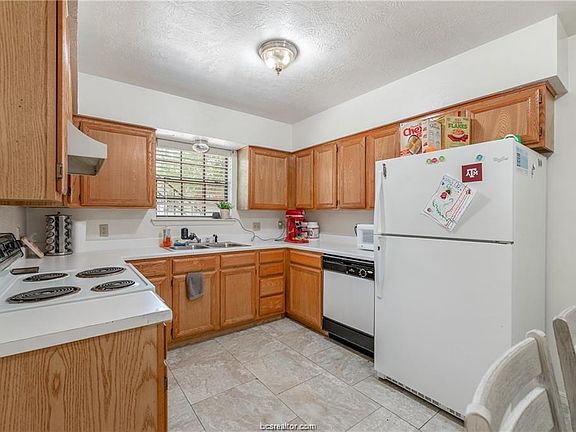 2nd image of 1806 Woodsman Dr