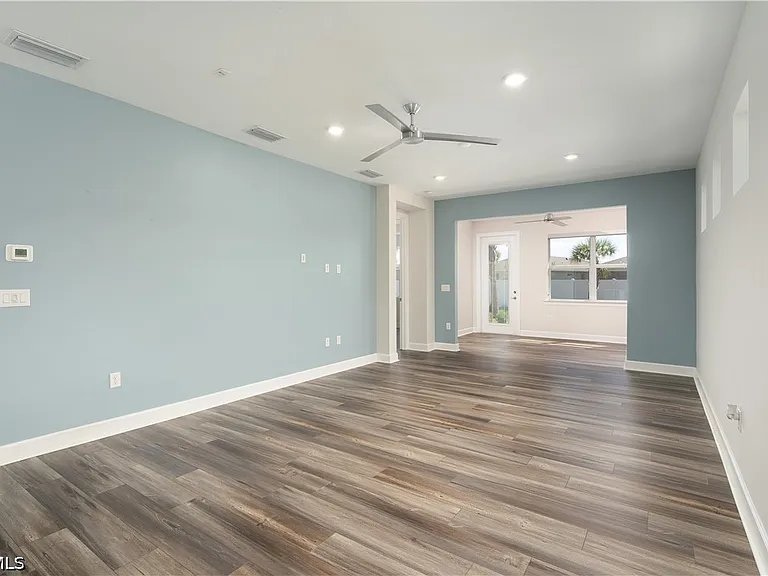 42186 Edgewater Dr — Photo 10