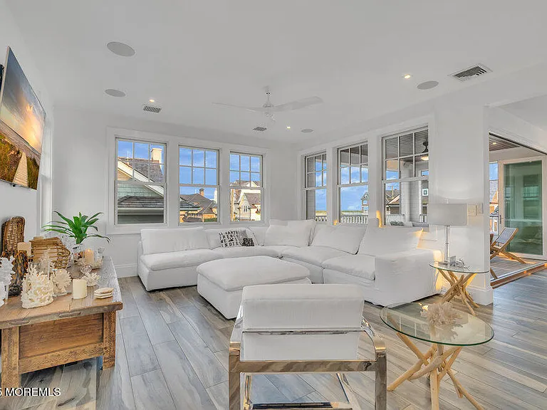 985 Ocean Ave — Photo 21