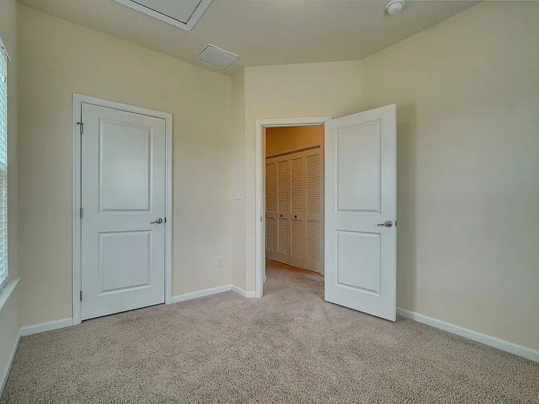 890 Olmstead St — Photo 24