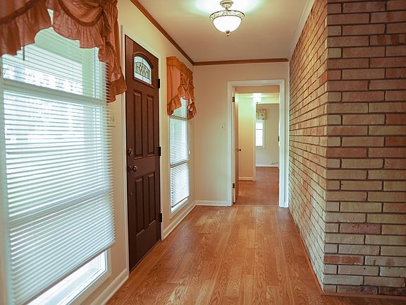 5th image of 125 Beechwood St
