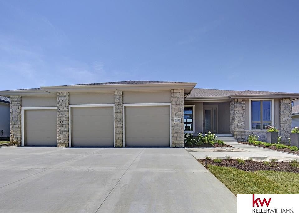 1st image of 3620 S 205th St