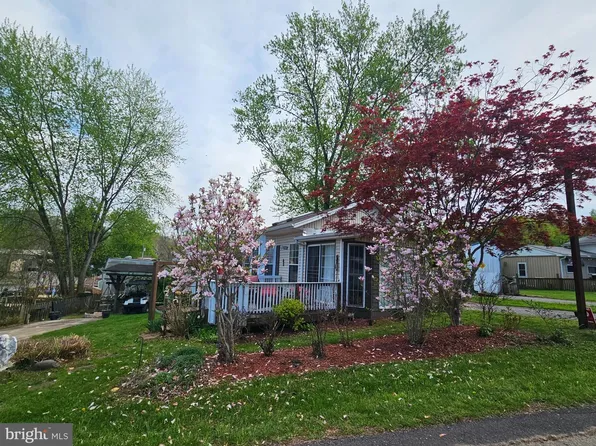 2 & 3 Poison Oak Rd, Falling Waters, WV 25419