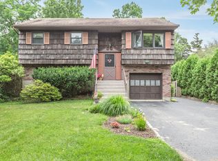 415 Pulaski Rd, East Northport, NY 11731
