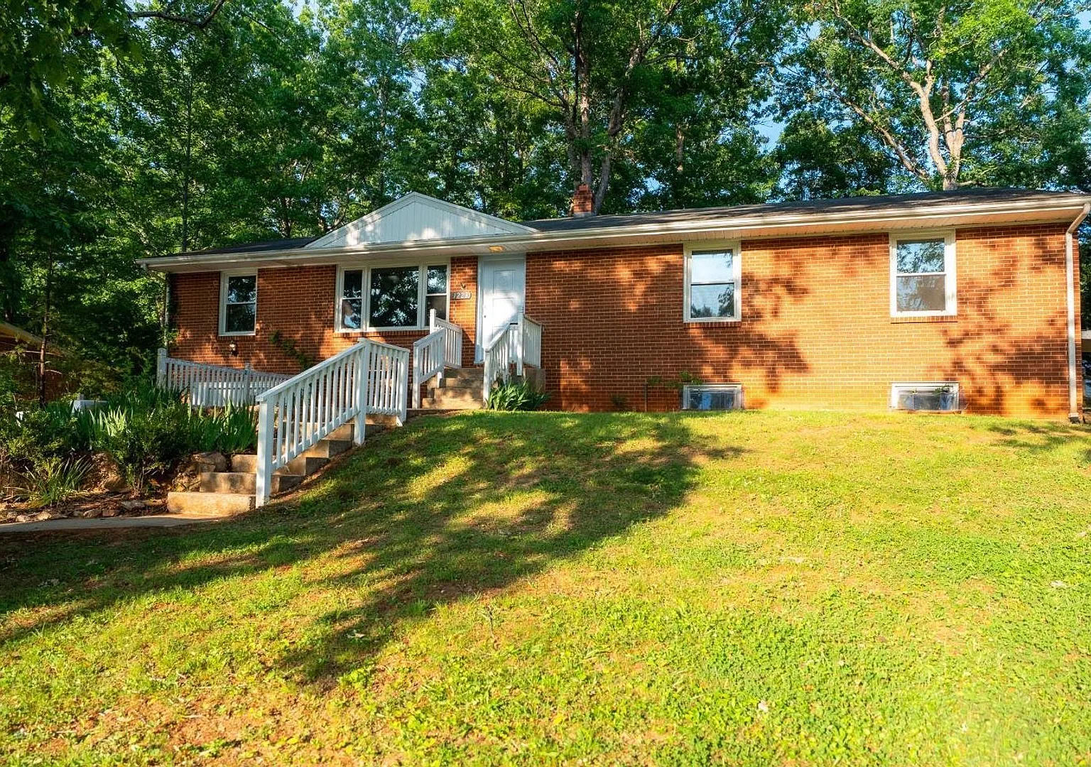 5 Bedroom Home in Lynchburg — Photo 2