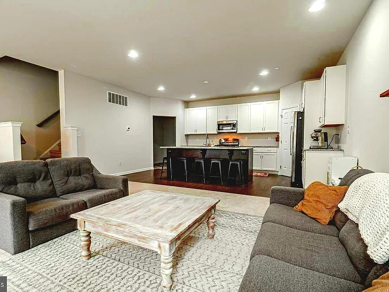 413 N Orchard St — Photo 3