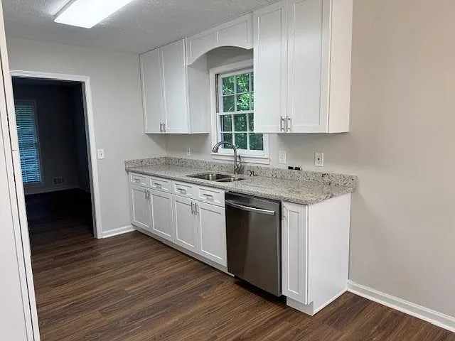 130 Lori Ln — Photo 4