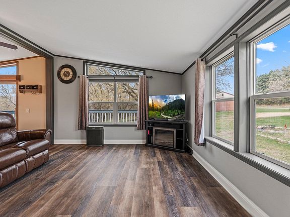 3rd image of 457 Fern Ave