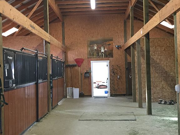 Stalls face south, storage n