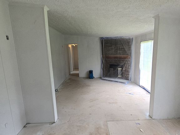3rd image of 1528 Greenpack Pkwy