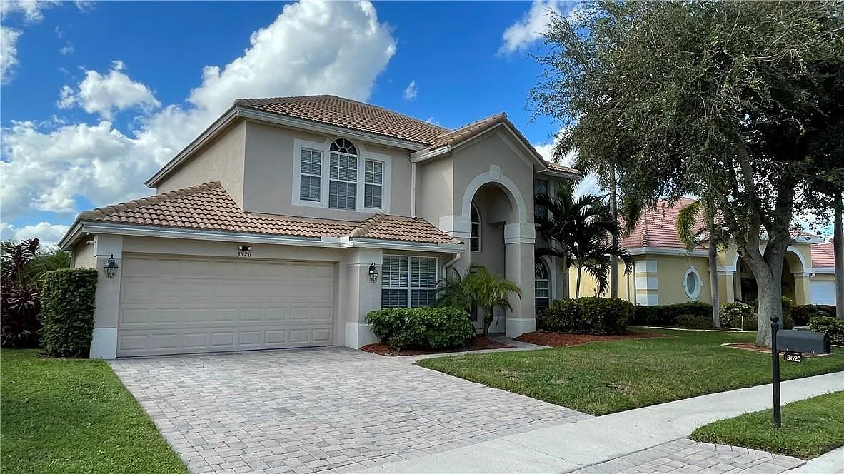 4 bed, 2.5 bath, 2695 sqft, $4,500 — Photo 1