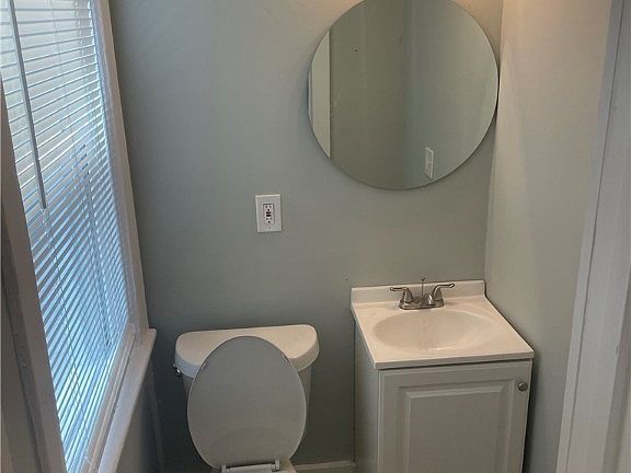 4th image of 9270 Amesbury Ave