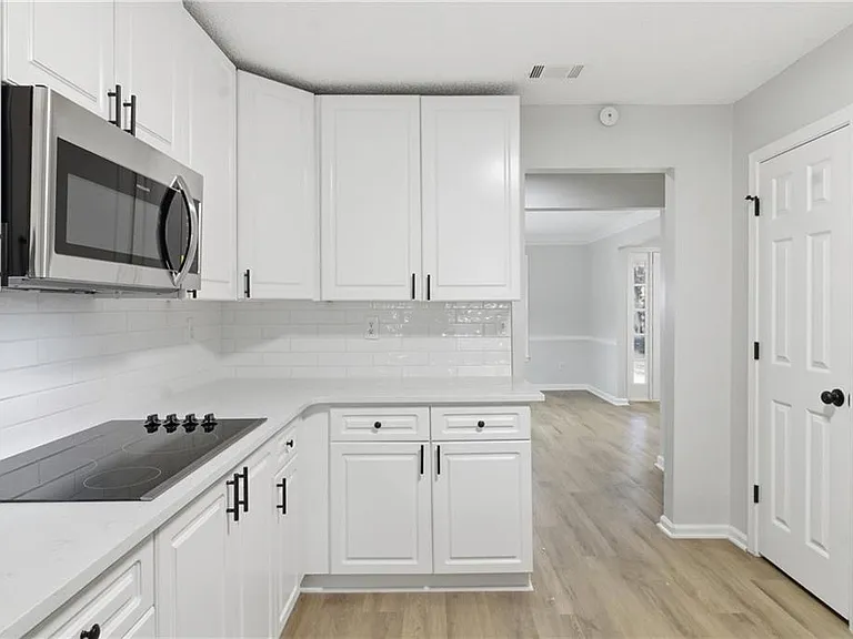 2110 Meadow View Ct — Photo 23