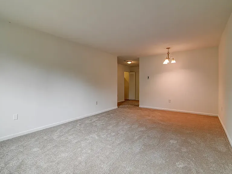 Lord Baron Apartments — Photo 24