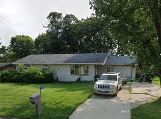10890 Cascade Dr, Dubuque, IA 52003