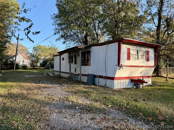 905 S Garfield Ave, Wagoner, OK 74467