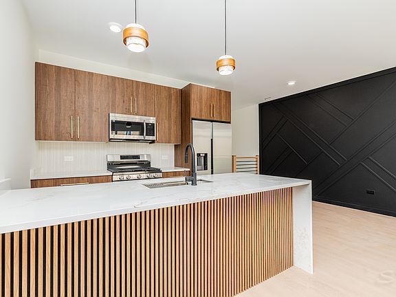 4th image of 2917 W Arthington St