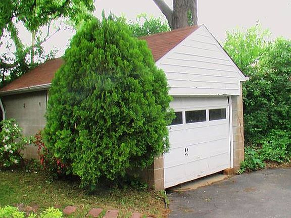 One car garage