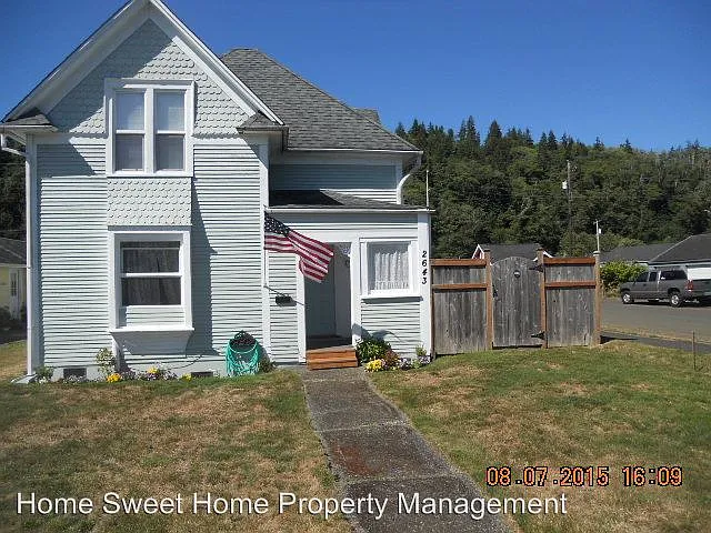 2643 Sumner Ave photo 1
