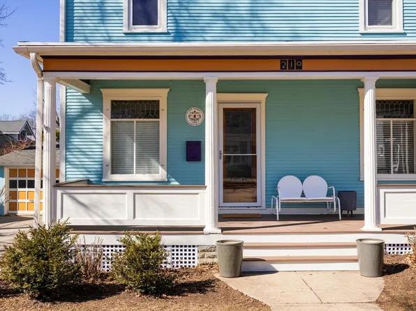 210 S 6th St, Mount Horeb, WI 53572