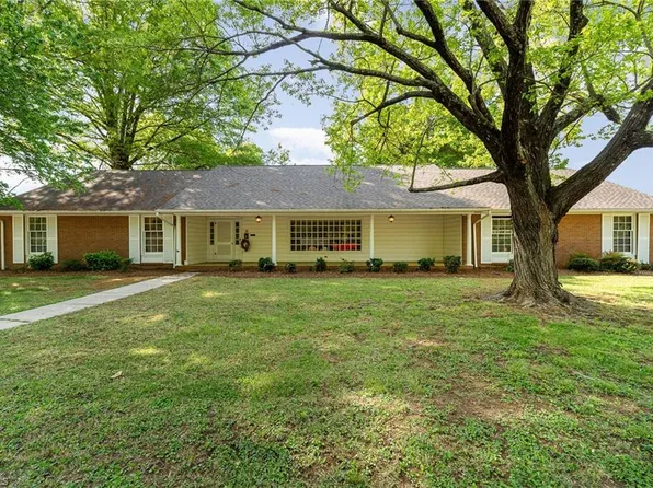 202 Harmon Ct, Kernersville, NC 27284