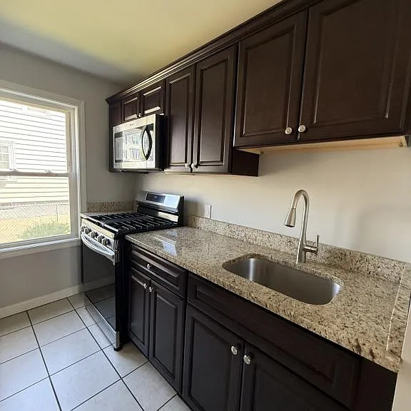237 Orange St — Photo 1