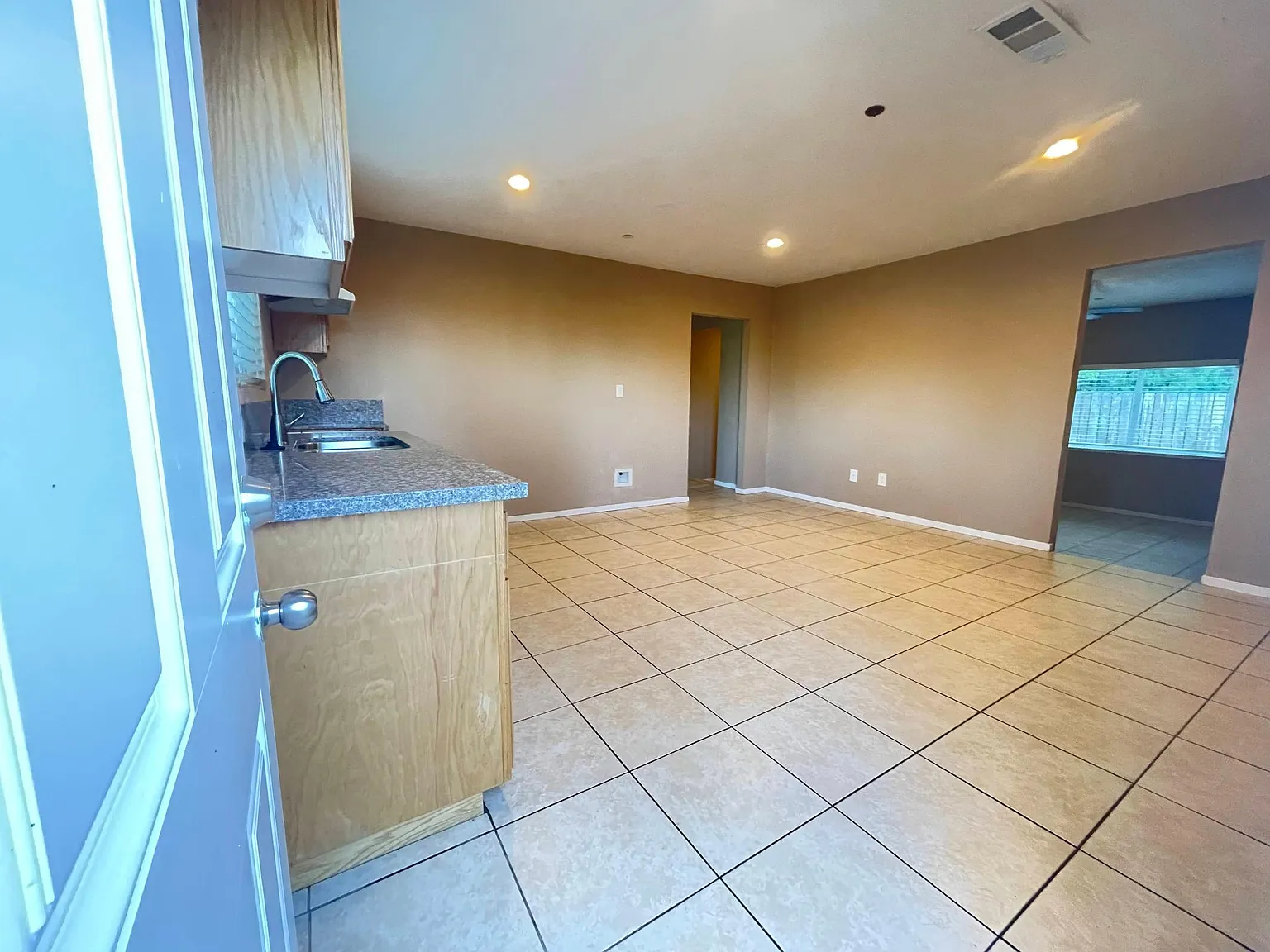 2 bed, 1000 sqft, $1,950 — Photo 3
