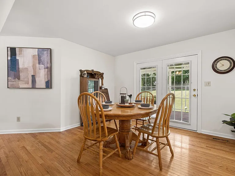 504 Riverview Dr — Photo 14