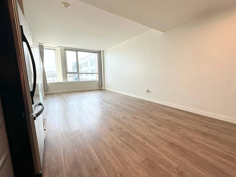 300 Berry St #806 — Photo 10