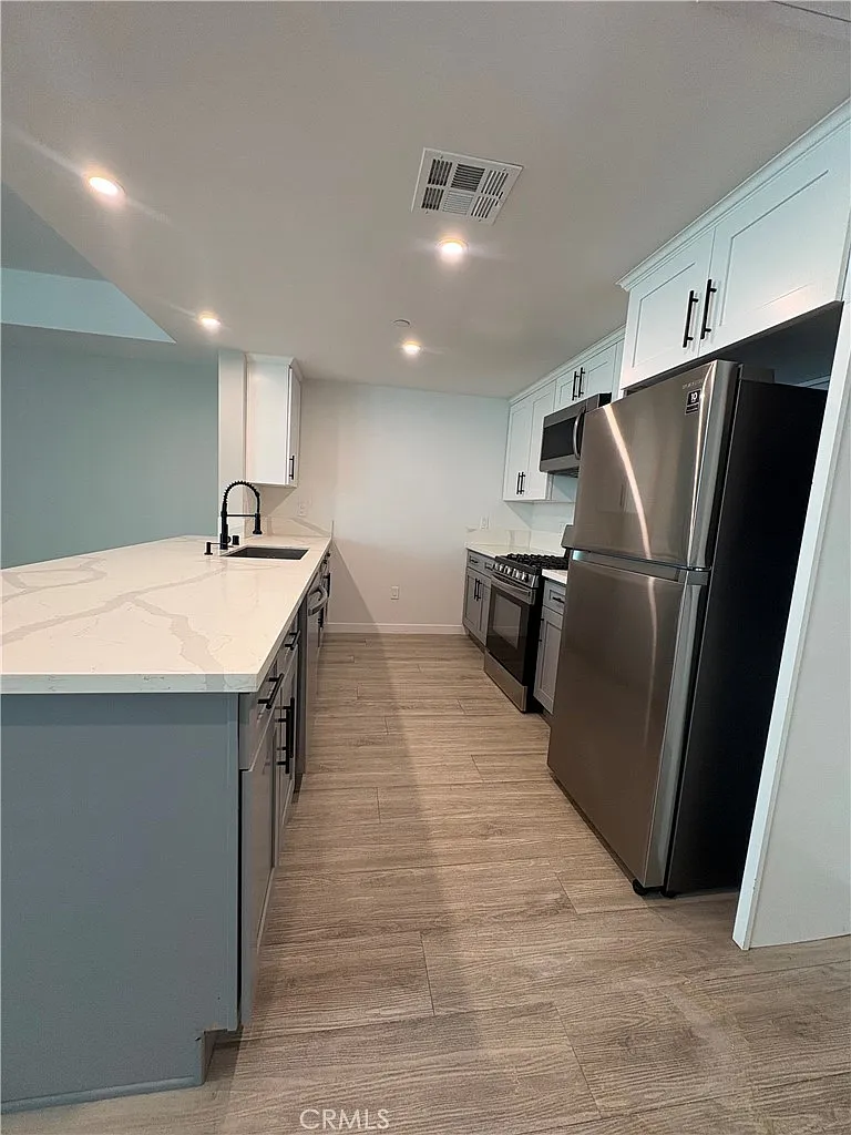 3 bed, 1680 sqft, $3,699 — Photo 2