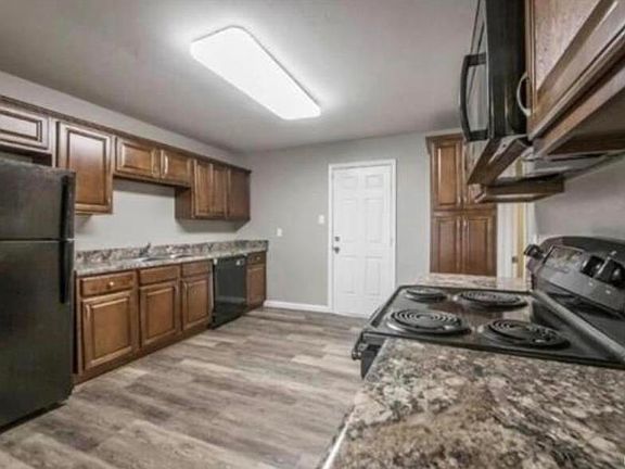 4th image of 62 Hill Ln