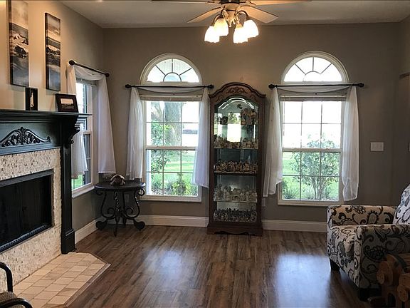 3rd image of 187 SW Bethany Pl