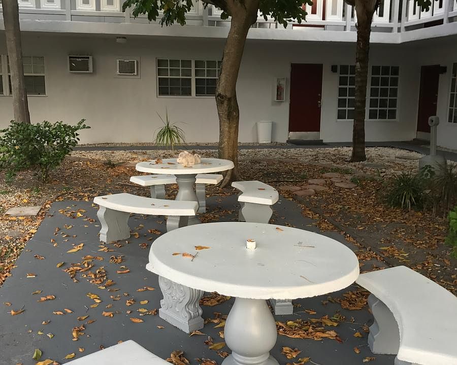 2nd image of 1320 N Dixie Hwy APT 4