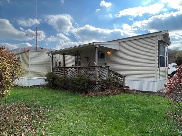 67921 Hoover Dr, Bridgeport, OH 43912