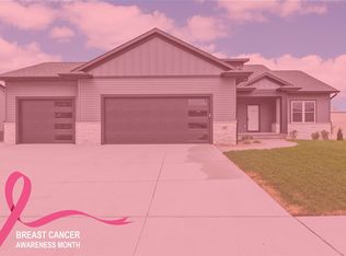 617 Rogers Ln, Center Point, IA 52213