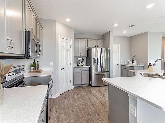 Open kitchen with butterfly island - Seabrooke home plan by Highland Homes