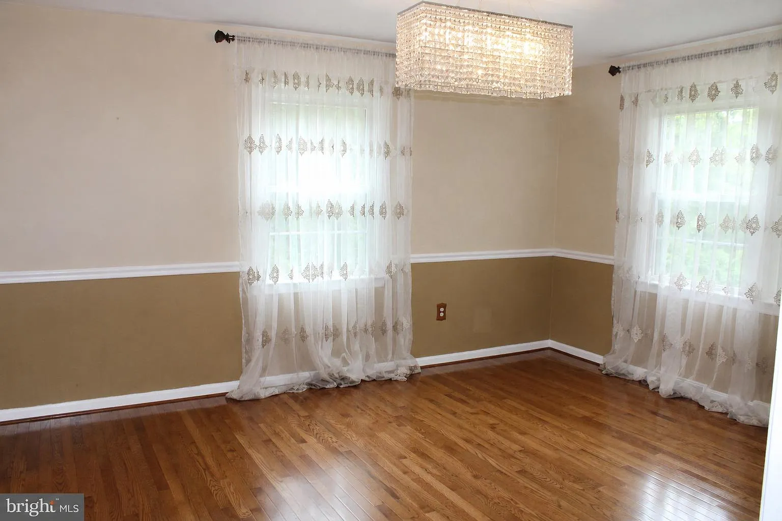 4 bed, 2.5 bath, 2871 sqft, $2,500 — Photo 4