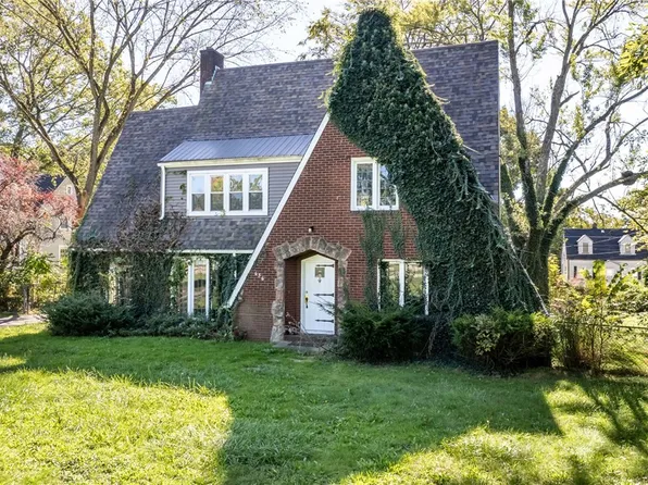 636 Sharon New Castle Rd, Farrell, PA 16121