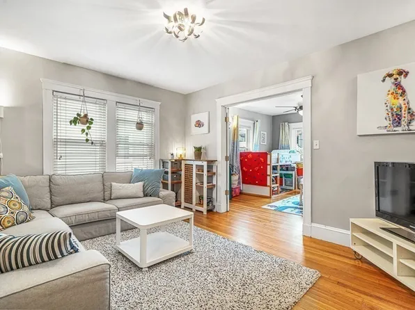 32 Eddy St Unit 2, Waltham, MA 02453