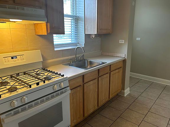 4th image of 4716 N Sawyer Ave APT 1R