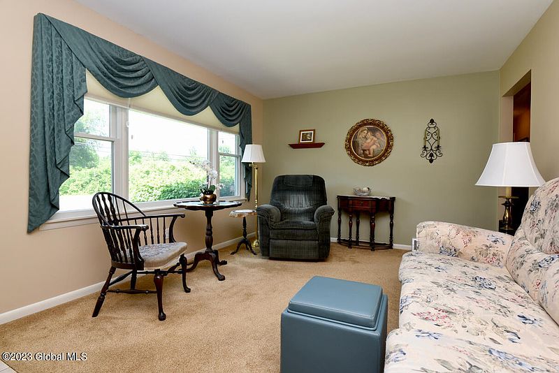 4th image of 75 Guideboard Road