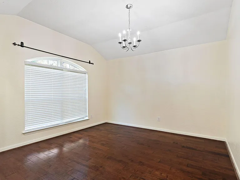6022 Strong Bank — Photo 7