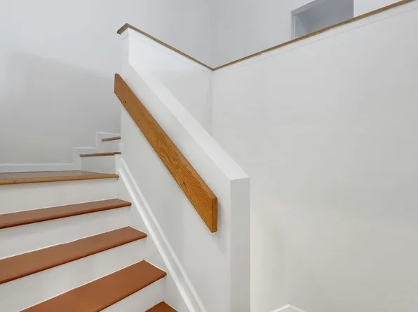 726 Mainsail Lane image 21 of 39