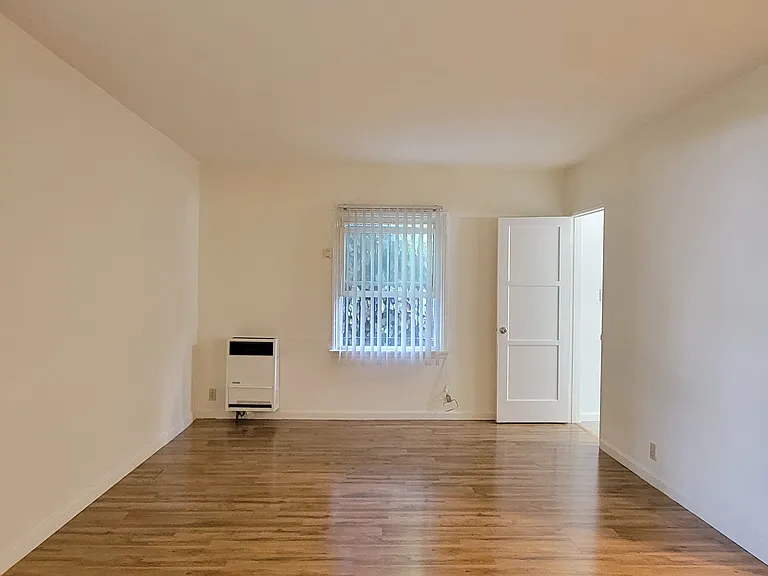 4925 Beverly Blvd #9 — Photo 1
