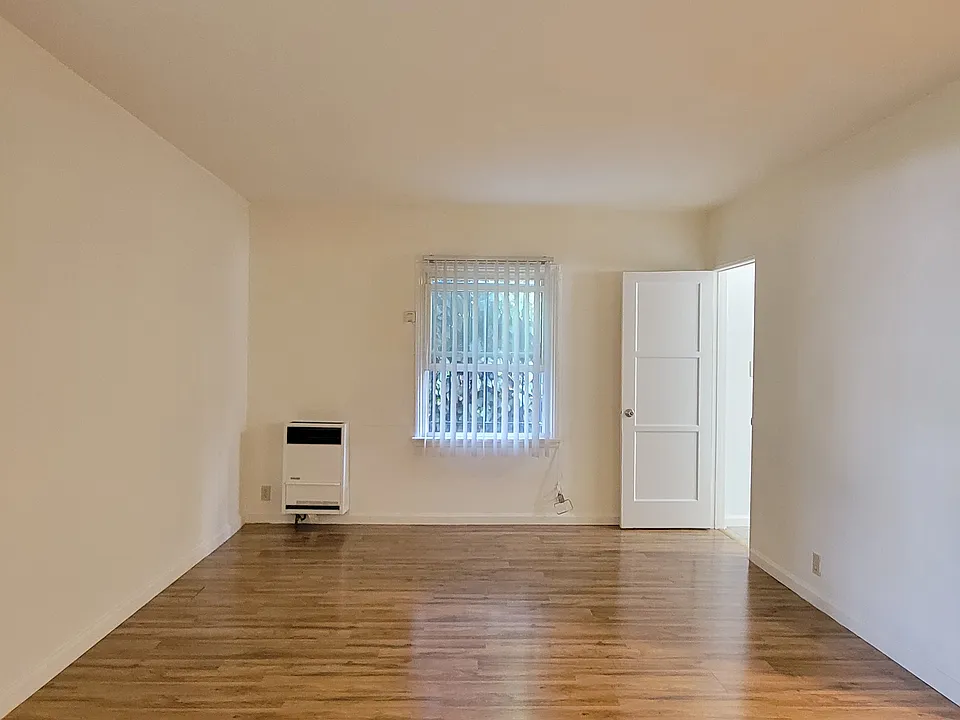 4925 Beverly Blvd #9