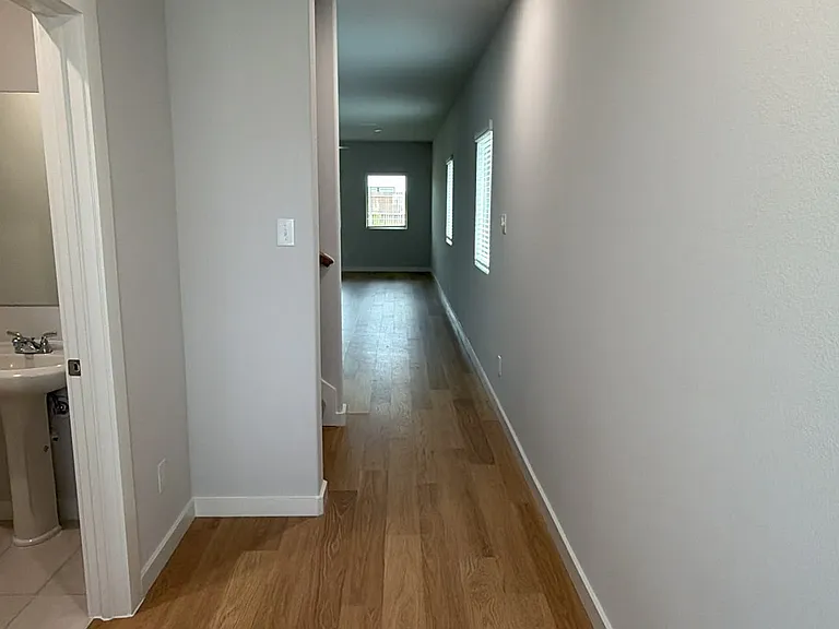 964 Dahlia Dr — Photo 3