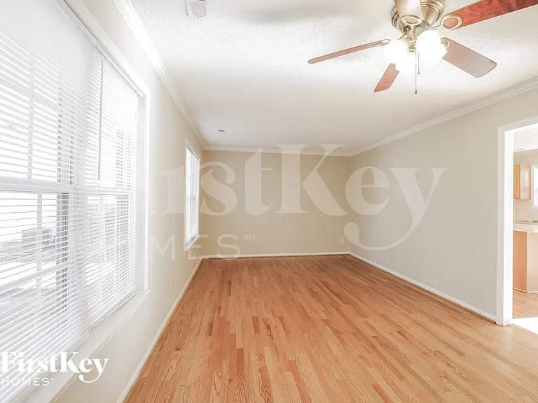 2400 Devon Dr — Photo 10