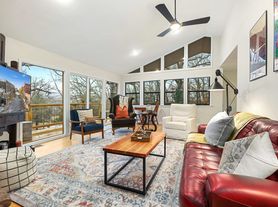 1232 S Dinsmore Trl, Fayetteville, AR